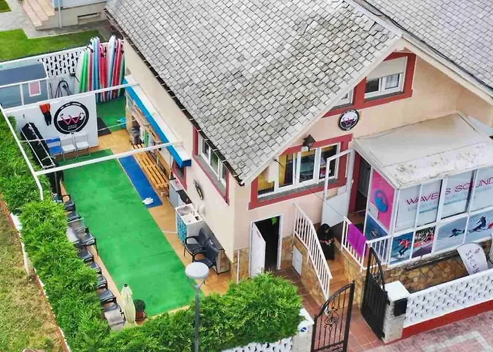 Waves Sound Surf House Completo 別荘