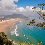 Waves Sound Surf House Completo בית נופש *