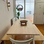 בית נופש Waves Sound Surf House Completo *