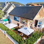 Waves Sound Surf House Completo