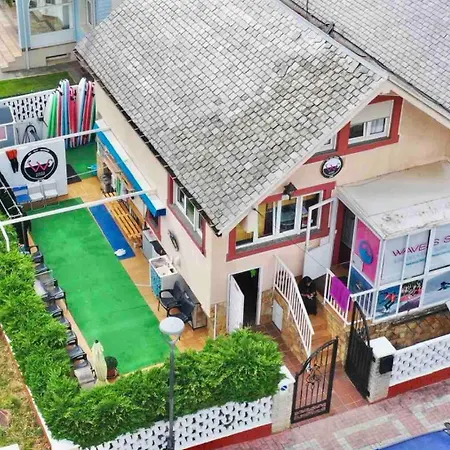 Waves Sound Surf House Completo Дом отдыха